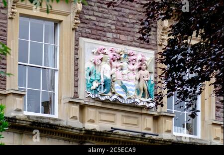 Merchants Hall Clifton Down Bristol. Siège de la Société des entrepreneurs marchands, montre les armoiries de l'héritier et la devise latine Banque D'Images