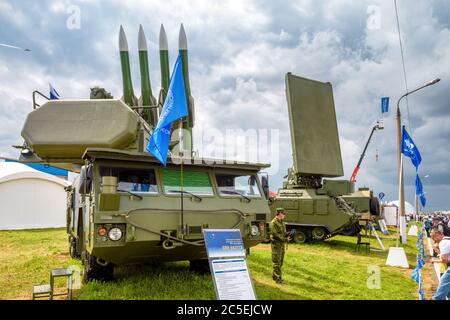 Région de Moscou - 21 juillet 2017 : le système de missiles russe Buk-M2 au salon international de l'aviation et de l'espace (MAKS). Banque D'Images