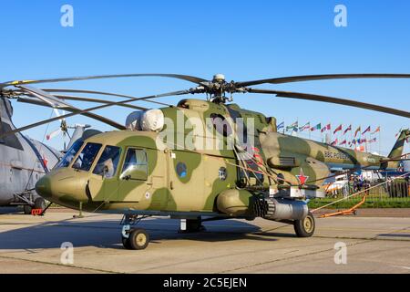 Région de Moscou - 21 juillet 2017 : hélicoptère militaire russe Mil mi-171Sh au salon international de l'aviation et de l'espace (MAKS) à Zhukovsky. Banque D'Images