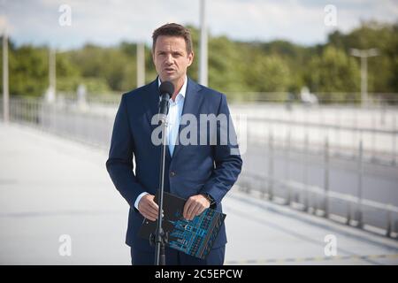 Varsovie, Mazovie, Pologne. 2 juillet 2020. RAFAL TRZASKOWSKI Vsies UN nouveau réservoir de rétention au traitement des eaux usées de Czajka Plant.in photo: RAFAL TRZASKOWSKI crédit: Hubert Mathis/ZUMA Wire/Alay Live News Banque D'Images