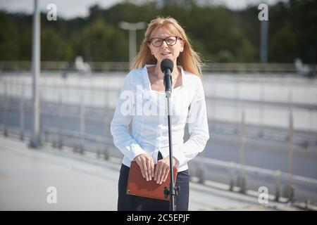 Varsovie, Mazovie, Pologne. 2 juillet 2020. RAFAL TRZASKOWSKI Vsies UN nouveau réservoir de rétention au traitement des eaux usées de Czajka Plant.in la photo: RENATA TOMUSIAK crédit: Hubert Mathis/ZUMA Wire/Alay Live News Banque D'Images