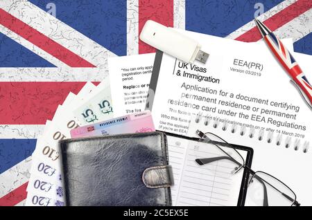 Anglais formulaire EEE demande de RP pour un document certifiant la carte de résidence permanente ou permanente en vertu de la réglementation EEE de visas et Banque D'Images