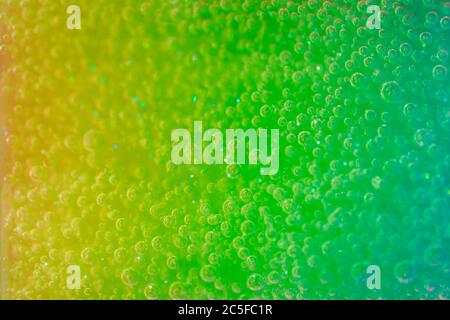 Arrière-plan abstrait texturé transparent gel orange, vert et jaune. Mise au point douce. Banque D'Images