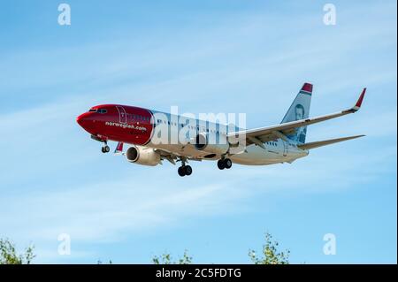 Helsinki/Finlande - 31 MAI 2018 : Boeing 737 exploité par la navette aérienne norvégienne lors de l'approche finale à l'aéroport Helsinki-Vantaa. Banque D'Images