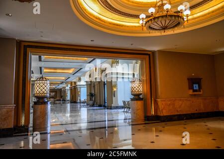 Intérieur d'un hôtel majestueux et somptueux cinq étoiles connu sous le nom d'Emirates Palace à Abu Dhabi, Émirats Arabes Unis Banque D'Images