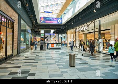 MOSCOU, RUSSIE - 14 SEPTEMBRE 2019 : photo intérieure du centre commercial Salaris à Moscou. Banque D'Images