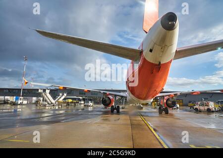 BERLIN, ALLEMAGNE - VERS SEPTEMBRE 2019 : gros plan d'easyJet Airbus A320-214 sur tarmac à l'aéroport Berlin Tegel "Otto Lilienthal", le principal stagiaire Banque D'Images