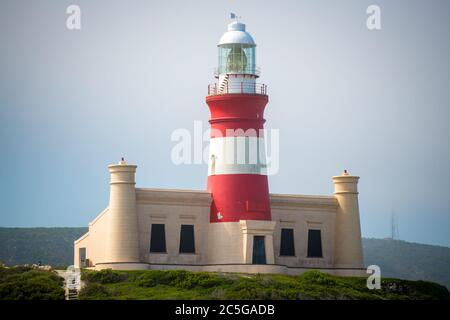 Cap Agulhas, la pointe sud géographique du continent africain et le début de la ligne de démarcation entre l'Atlantique et l'océan Indien, Sout Banque D'Images