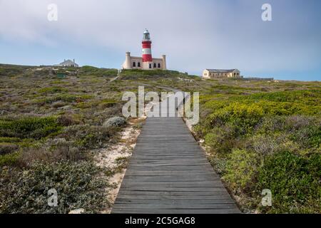 Cap Agulhas, la pointe sud géographique du continent africain et le début de la ligne de démarcation entre l'Atlantique et l'océan Indien, Sout Banque D'Images