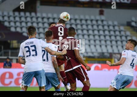 Turin, Italie. 30 juin 2020. Andrea Belotti (Torino FC) en action pendant la série UN match de football Torino FC vs Lazio. Lazio a remporté 1-2 au Stadio Olimpico Grande Torino à Turin, Italie, le 30 juin 2020. (Photo par Alberto Gandolfo/Pacific Press/Sipa USA) crédit: SIPA USA/Alay Live News Banque D'Images