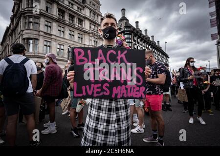 Des centaines de personnes rejoignent la manifestation Black Trans Lives Matter à Londres, au Royaume-Uni. Banque D'Images