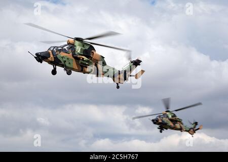 Deux hélicoptères de reconnaissance armés Eurocopter Tiger ARH de l'armée australienne. Banque D'Images