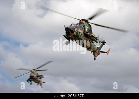 Deux hélicoptères de reconnaissance armés Eurocopter Tiger ARH de l'armée australienne. Banque D'Images