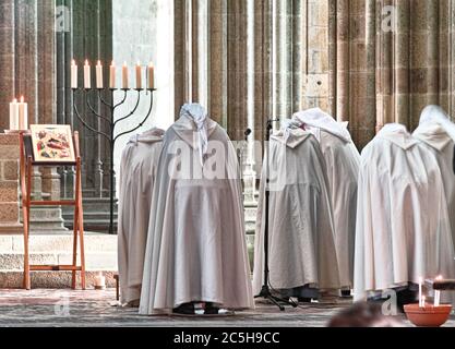 Religieuses en service, Mont-Saint-Michel, Normandie, France Banque D'Images