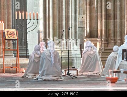 Religieuses en service, Mont-Saint-Michel, Normandie, France Banque D'Images