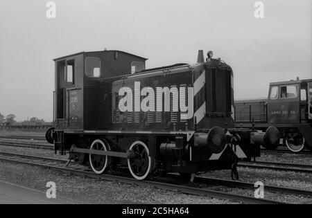 Armée 0-4-0 Barclay diesel shunter locomotive no 235 à long Marston Army Camp public Open Day, Warwickshire, Royaume-Uni. 1987. Banque D'Images