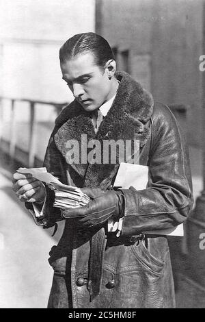 RUDOLPH VALENTINO (1895-1926) acteur et acteur italien de cinéma et de matinee idol Banque D'Images