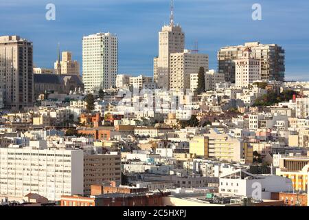 Paysage urbain de bâtiments dans le quartier de Nob Hill à San Francisco, Californie, États-Unis Banque D'Images