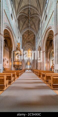 Vue intérieure sur la cathédrale d'Uppsala (Domkyrka). Uppsala, Suède, Scandinavie. Banque D'Images