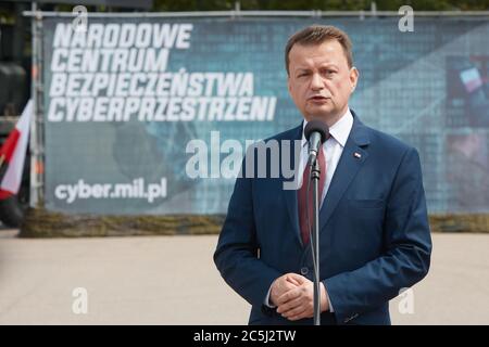 Varsovie, Mazovie, Pologne. 3 juillet 2020. Ministre de la Défense nationale MARIUSZ BLASZCZAK lors de l'inauguration du programme Cyber.mil avec classe pour 2020/2021 et de l'attribution du Centre national de cybersécurité bannière à l'Université militaire de Technology.in la photo: MARIUSZ BLASZCZAK crédit: Hubert Mathis/ZUMA Wire/Alay Live News Banque D'Images