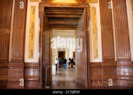 Décoration intérieure rétro classique d'art ancien pour les voyageurs autrichiens et étrangers, visite du palais du Belvédère ou de l'historique Schloss Banque D'Images