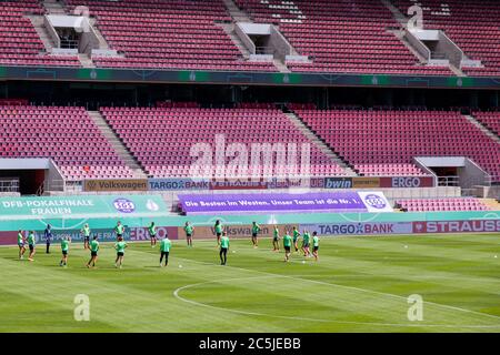 Cologne, Allemagne. 03ème juillet 2020. Football, femmes : DFB-Pokal, VfL Wolfsburg - SGS Essen, finale, finale. Les joueurs de Wolfsburg lors de l'entraînement final. Crédit : Rolf Vennenbernd/dpa/Alay Live News Banque D'Images