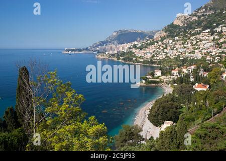 Vue sur la baie de Roquebrune jusqu'à Monte Carlo, Roquebrune-Cap-Martin, Provence-Alpes-Côte d'Azur, France, Europe Banque D'Images