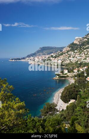 Vue sur la baie de Roquebrune jusqu'à Monte Carlo, Roquebrune-Cap-Martin, Provence-Alpes-Côte d'Azur, France, Europe Banque D'Images
