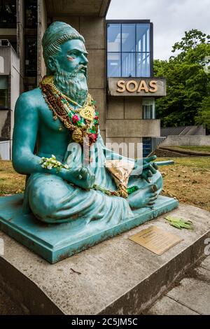Thiruvalluvar Statue SOAS Université de Londres. Statue de l'ancien poète et philosophe tamoul Thiruvalluvar devant la SOAS de Londres. Dévoilé en 1996. Banque D'Images