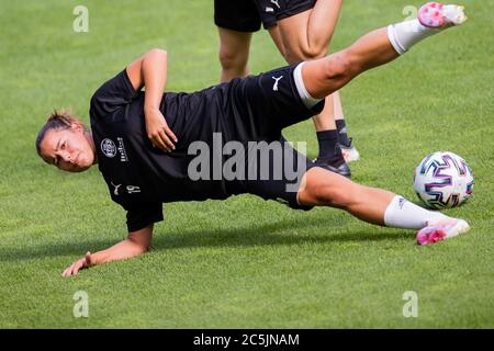 Cologne, Allemagne. 03ème juillet 2020. Football, femmes : DFB-Pokal, VfL Wolfsburg - SGS Essen, finale, finale. Essen Lena Oberdorf à la formation finale. Crédit : Rolf Vennenbernd/dpa/Alay Live News Banque D'Images