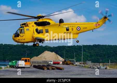 Westland Sea King XZ589, Bangor, Menai Strait, North Wales. Banque D'Images