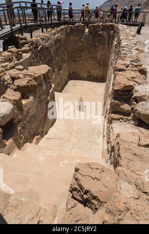 Palestine, Parc national de Qumram, UNE citerne pour le stockage d'eau douce dans les ruines de Qumram dans le Parc national de Qumram près de la Mer Morte dans le territoire occupé de la Cisjordanie. Les manuscrits de la mer Morte ont été découverts ici en 1947. Banque D'Images