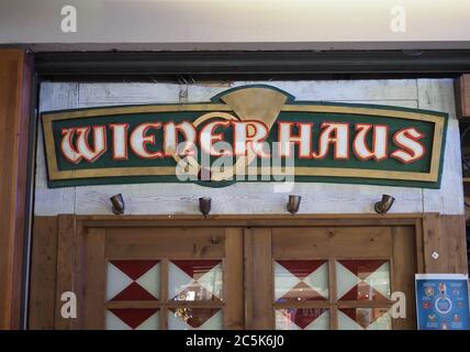 TURIN, ITALIE - VERS JUIN 2020 : restaurant Wienerhaus Banque D'Images