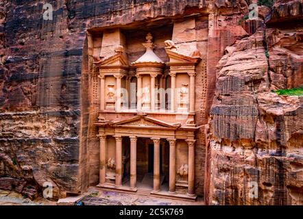 Façade magnifique et célèbre à Petra Jordan, le trésor ou Al Khazna Banque D'Images