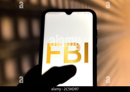 Dans cette illustration, le logo de la série FBI est affiché sur un smartphone. Banque D'Images