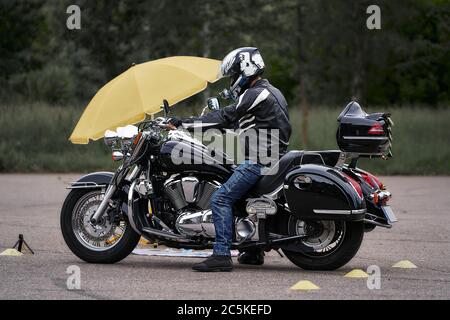 Gros plan d'une moto haute puissance, broyeur. Banque D'Images