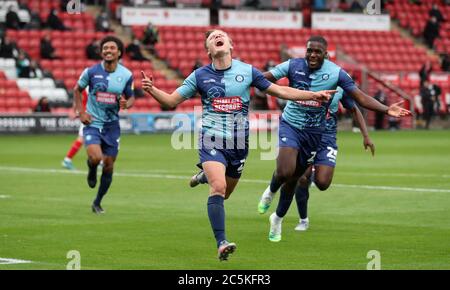 Wycombe Wanderers Alex Samuel célèbre le quatrième but de son côté du jeu lors du match de demi-finale de la première jambe de la Sky Bet League One au stade Highbury, Fleetwood. Banque D'Images