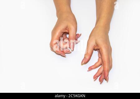 Composition des mains des femmes montrant un arrière-plan lumineux de mouvement. Les mains des femmes montrent quelque chose. Concept avec mains de femmes. Banque D'Images