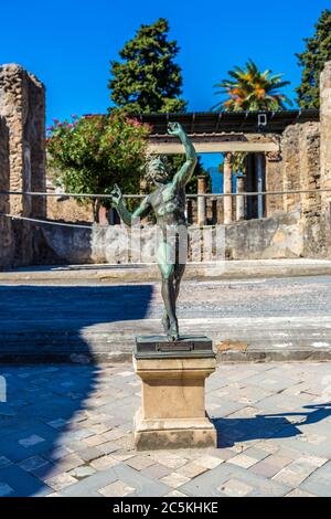 Statue de la ville de Pompéi détruite en 79BC par l'éruption du Vésuve Banque D'Images