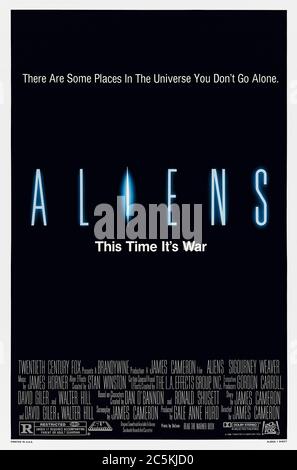 Étrangers (1986) dirigé par James Cameron et avec Sigourney Weaver, Michael Biehn, Carrie Henn et Michael Biehn. Ripley revient et cette fois-ci c'est la guerre dans cette suite fantastique à Alien. Jouez sur l'homme, jouez ! Banque D'Images
