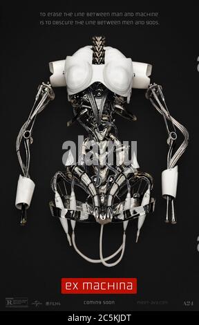 Ex Machina (2014) réalisé par Alex Garland et mettant en vedette Alicia Vikander, Domhnall Gleeson et Oscar Isaac. Le gagnant d'un concours passe une semaine mémorable à réaliser le test de Turing sur un magnifique android. Banque D'Images