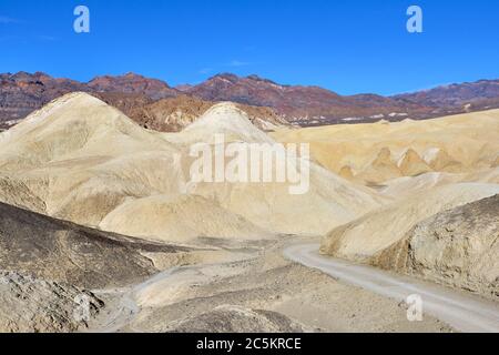 Twenty Mule Team Canyon Drive, Vallée de la mort Banque D'Images