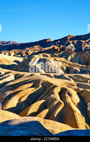 Les pierres à boue de Zabriski point forment le parc national de la Vallée de la mort des Badlands Banque D'Images