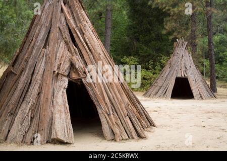 Tipi au parc historique national Marshall Gold Discovery à Coloma, Californie Gold Country, États-Unis Banque D'Images