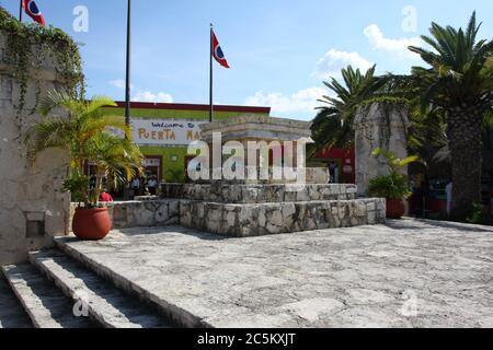 Bateau de croisière Cozumel, port d'appel du Mexique pour des cadeaux et des visites touristiques. Banque D'Images