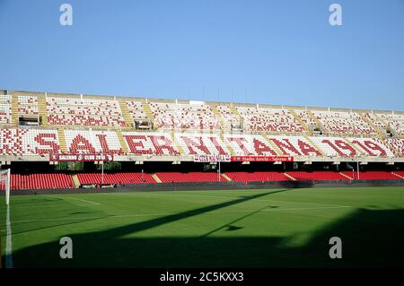 Salerno, Italie 3 juillet 2020. Vide représente les lois contre le coronavirus au stade Arechi, pendant le match entre Salerntana - Juventus stabia terminé avec la victoire de Salerntana 2-1. Crédit: Vincenzo Izzo / Alamy Live News Banque D'Images