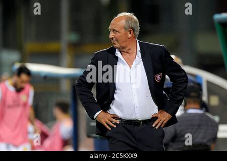 Salerno, Italie 3 juillet 2020. GIAN Piero Ventura entraîneur de Salerntana, lors d'un match du championnat italien Serie B entre Salerntana - Juve Stabia terminé avec la victoire de Salerntana, le jeu joué au stade Arechi à Salerno. Crédit: Vincenzo Izzo / Alamy Live News Banque D'Images