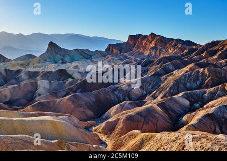 Les pierres à boue de Zabriski point forment le parc national de la Vallée de la mort des Badlands Banque D'Images