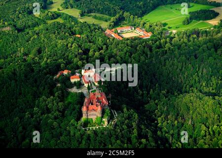 Géographie / voyage, walbrzych, pologne, château de Ksiaz, zamek Ksiaz, Ksiaz, Polska, Pologne, laque de dolny, basse silésie, aero, air, saison, paysage, Banque D'Images