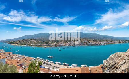 Poros dans une journée d'été en Grèce Banque D'Images